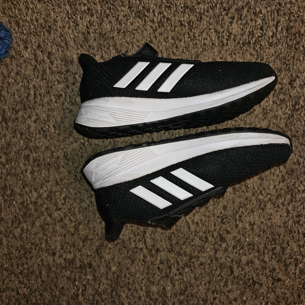 Adidas black & white low top tennis shoes size 11 toddler.
